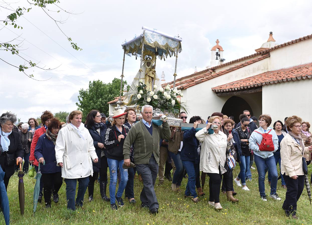 La romería de la Virgen de Argeme, pasada por agua