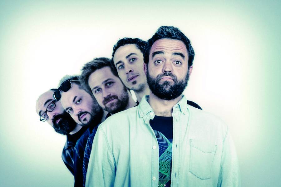 El villanovense Bozza invita a soñar con su primer disco titulado 'Viaje hacia el infinito'