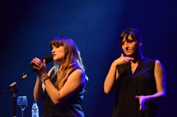 El famoseo se mueve entre libros y palomos