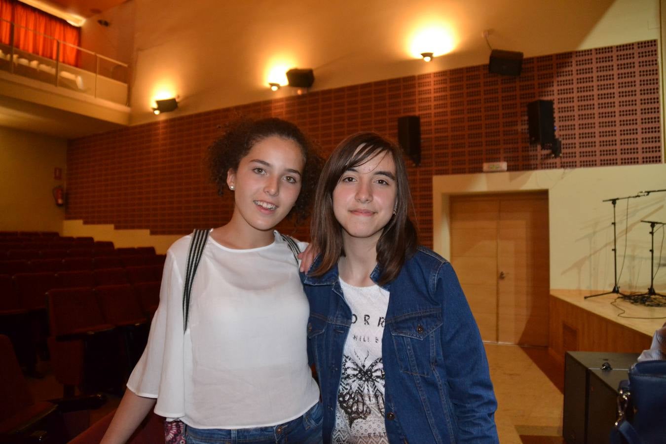 Las alumnas del instituto de la localidad, Raquel Pérez y Marta Filipa en la fase regional de la XXV Olimpiada Matemática