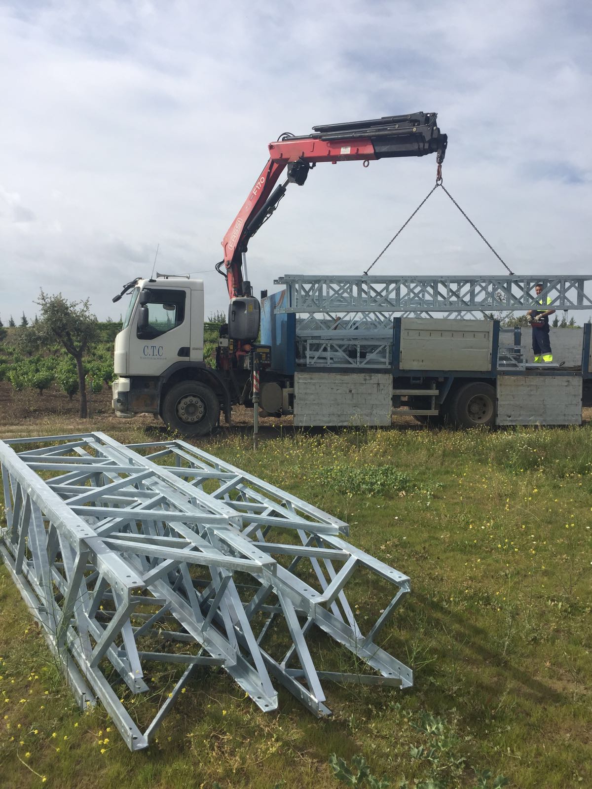 Comenzaron las obras para el cambio de trazado de la luz en el Parque Iván de Castro