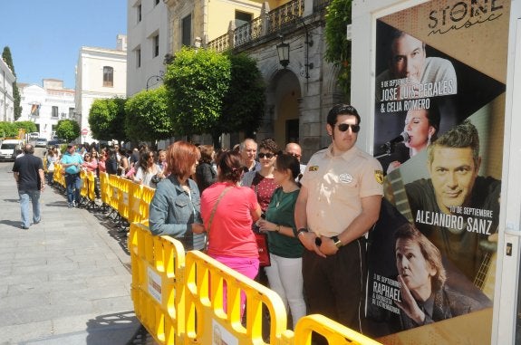Colas para los conciertos de septiembre
