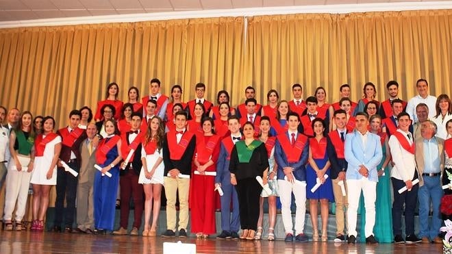 Emotivo Acto de Graduación de los alumnos y alumnas del I.E.S Maestro Juan Calero de la promoción 2015-2016