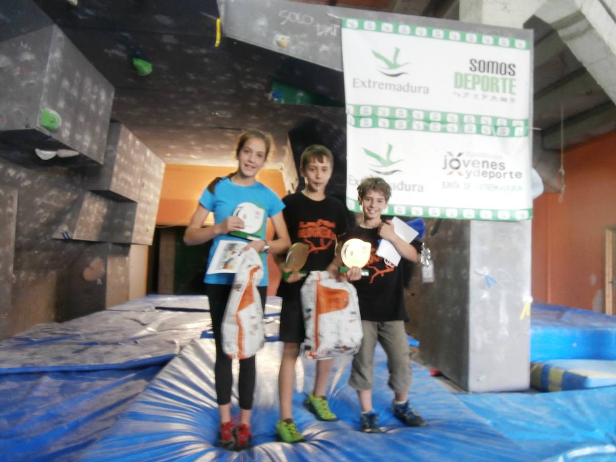 Los pequeños escaladores santeños brillan en el Circuito Extremeño