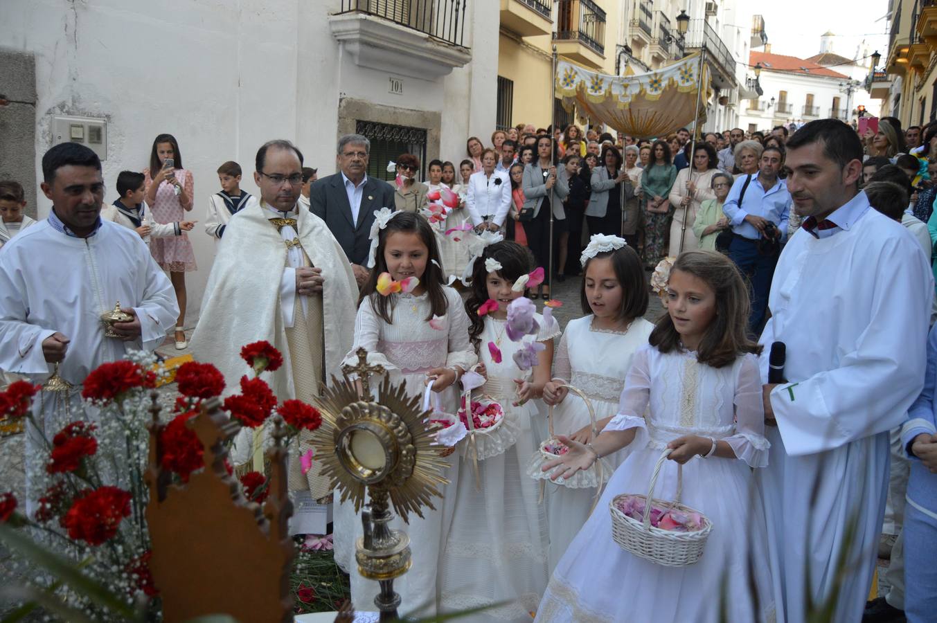 Concurrida procesión del Corpus en Campanario