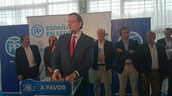 Rajoy reafirma que va a "plantar cara" a los que "quieren llevar a España por una deriva radical"