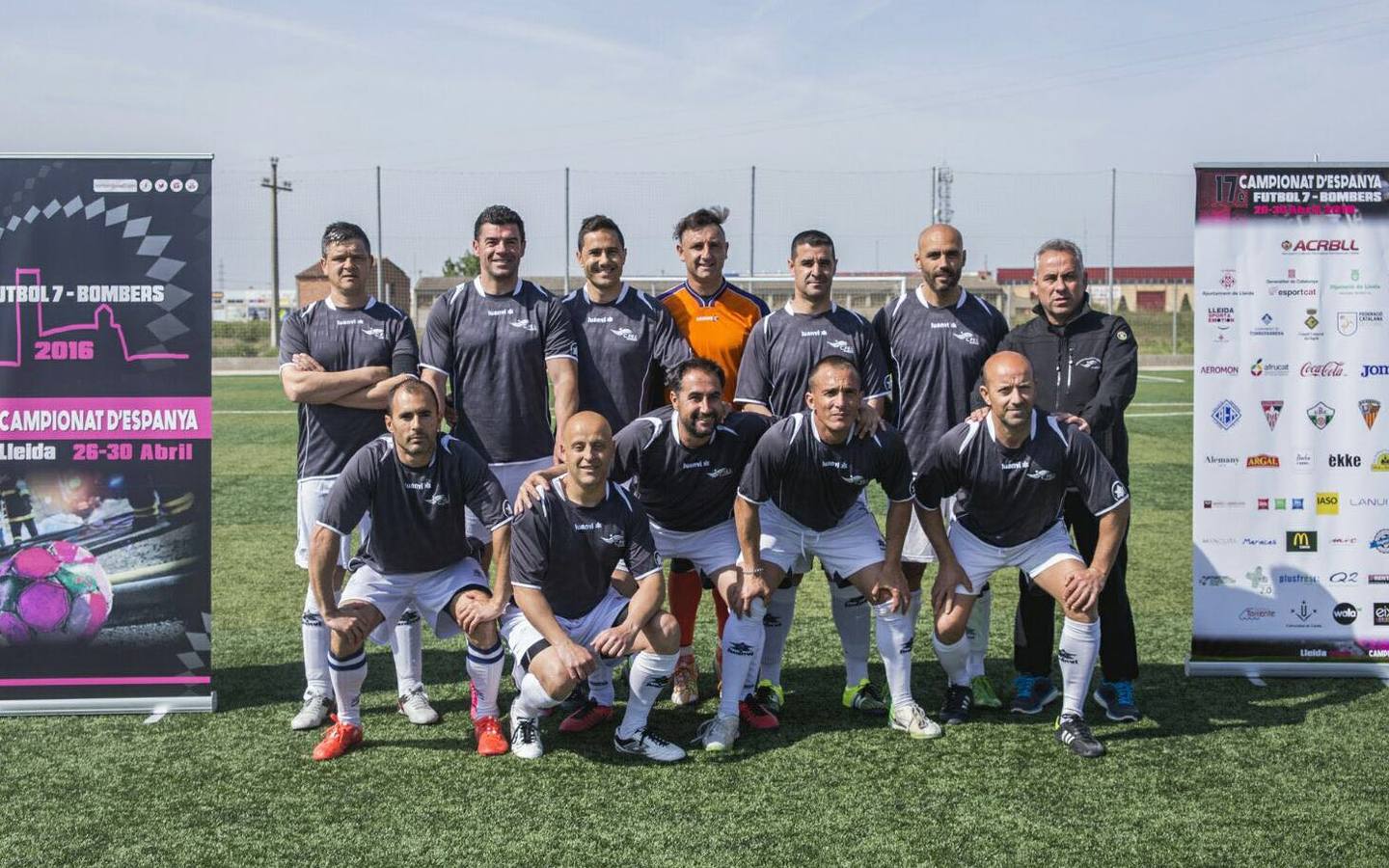 El equipo de Fútbol 7 del CEPEI de Badajoz, del que forman parte 7 bomberos jerezanos, Campeón de España