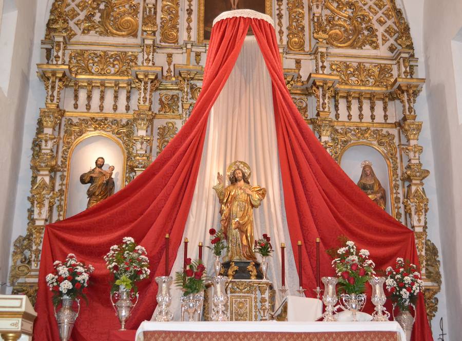 La parroquia recupera la adoración al Santísimo por su festividad