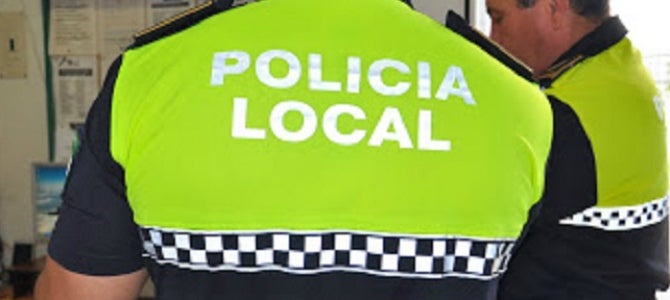 La policía avisa del corte del tráfico en la Avenida de la Constitución