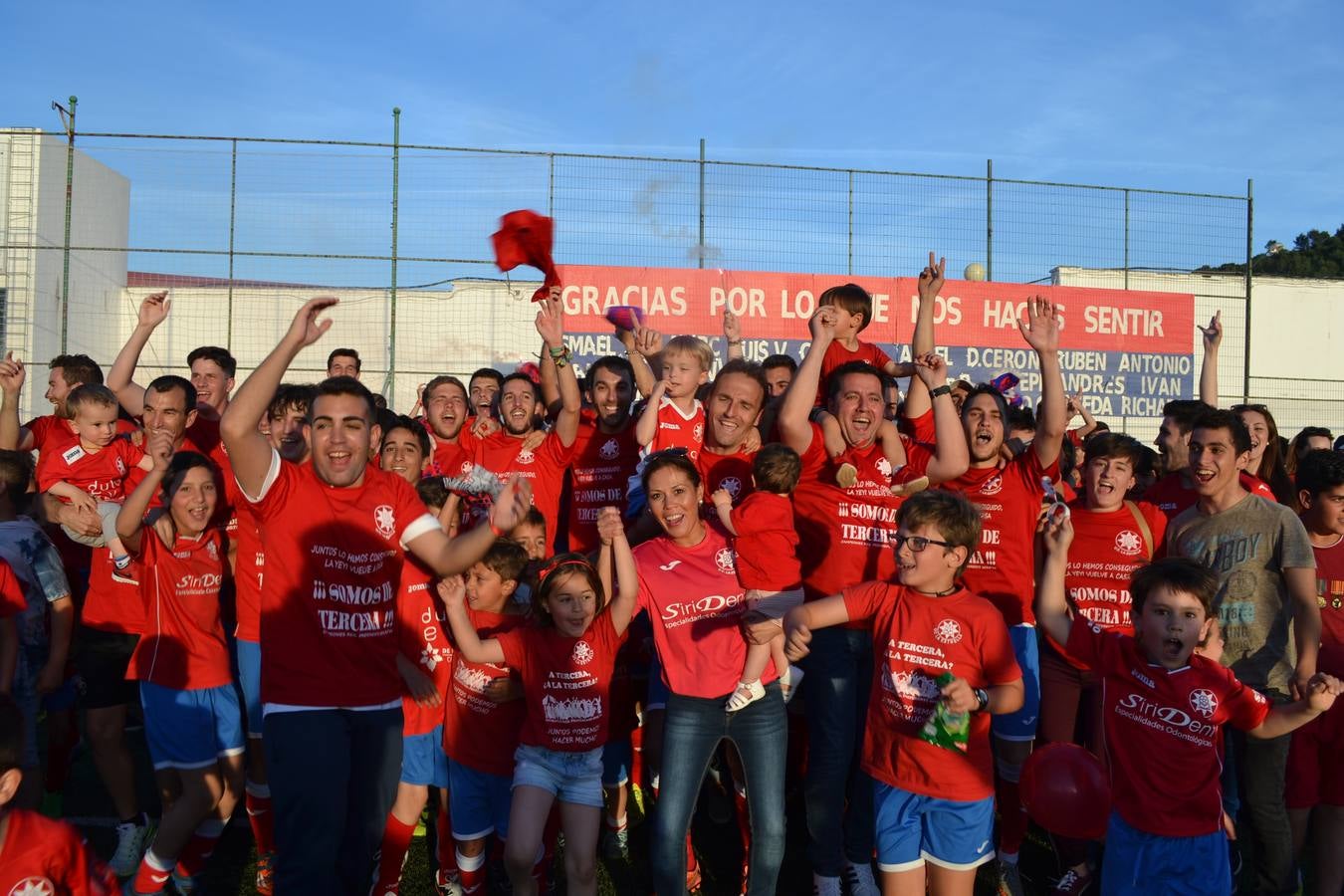 La Estrella asciende a Tercera ante 2.000 espectadores que vibraron con el equipo