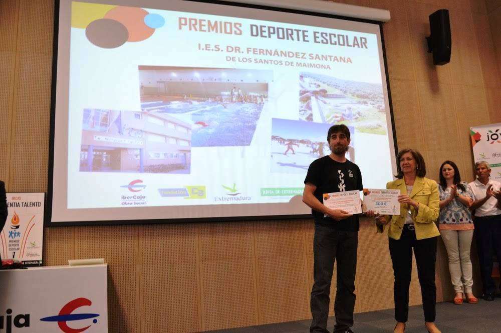 El Doctor Fernández Santana premiado por su proyecto deportivo