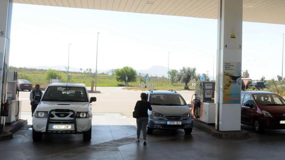 Extremadura está en la segunda zona con los carburantes más caros, según OCU
