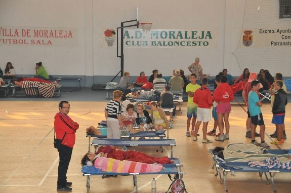 Acebo invita a cenar a Moraleja