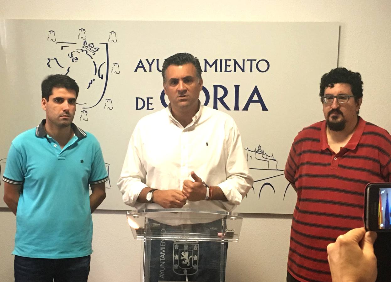 El alcalde apoya que se mantenga en el instituto de Torrejoncillo el ciclo superior de desarrollo web
