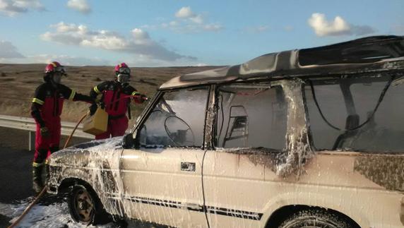 Sofocado el incendio de un vehículo en la A-66 a la altura de Montemolín
