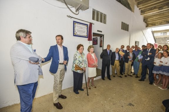 La Plaza de Badajoz homenajea a dos de sus últimos cirujanos