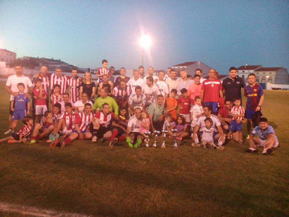La peña del Real Madrid gana el V torneo de fútbol ‘La Amistad’