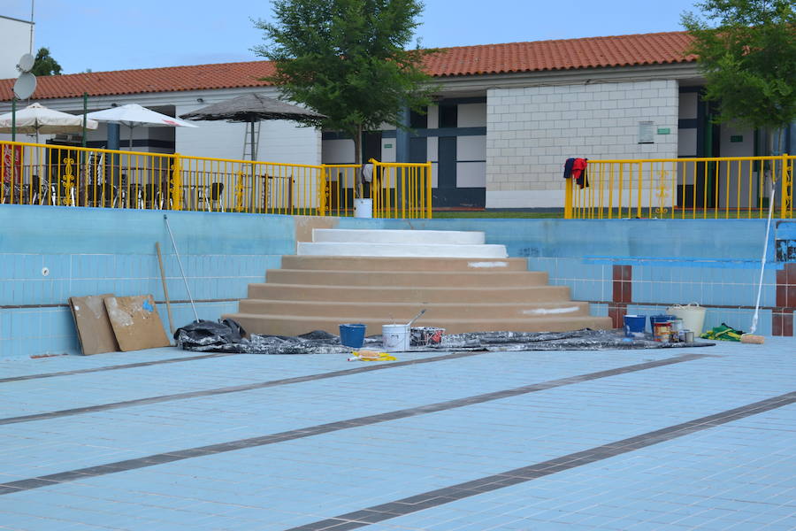 La piscina abre la temporada con un acceso para personas con movilidad reducida