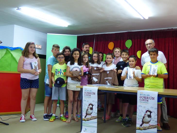 Premian a doce alumnos de Primaria por investigar al gorrión común
