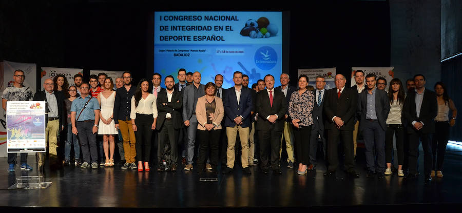 Tres jugadoras del Voleibol Arroyo visitan el I Congreso Nacional de Integridad en el Deporte