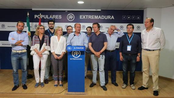 El PP gana las elecciones en Extremadura con cinco diputados, el PSOE logra 4, y Podemos, 1
