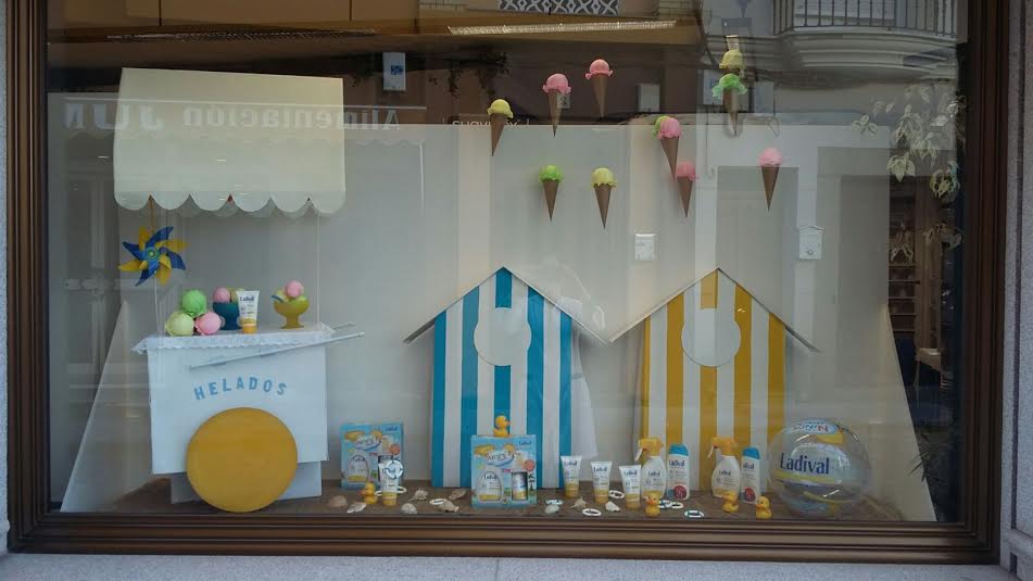 Una farmacia local gana un concurso nacional de escaparates