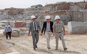 Los alcaldes de la comarca se reúnen en Quintana para conocer los servicios del OAR