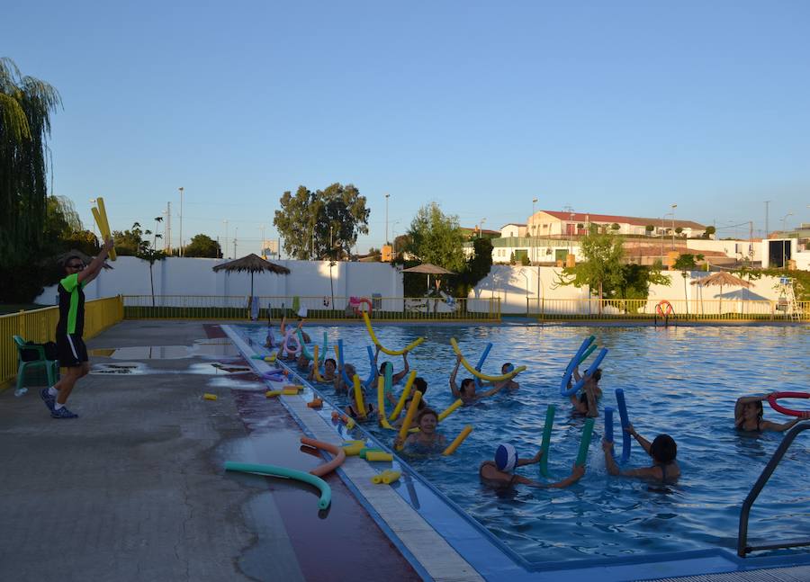 Las clases de natación para adultos se suman este año a las infantiles y al aquaerobic
