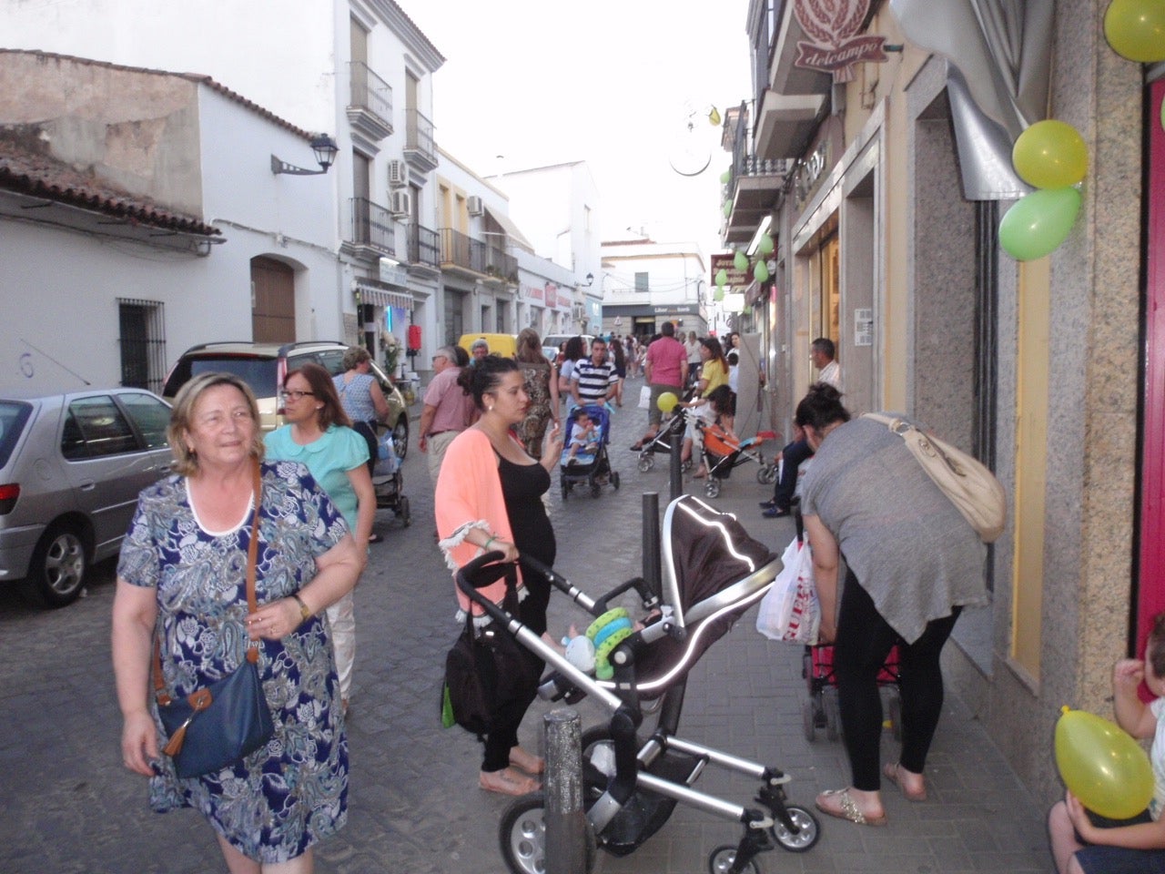 Los villafranqueses se echan a la calle en la 'shopping night'