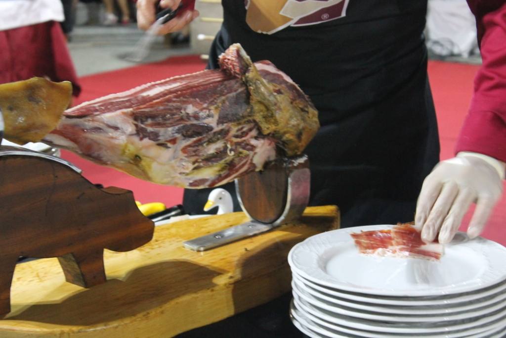 El XXVII Día del Jamón de Monesterio dotará de empleo temporal a 10 jóvenes parados de la localidad