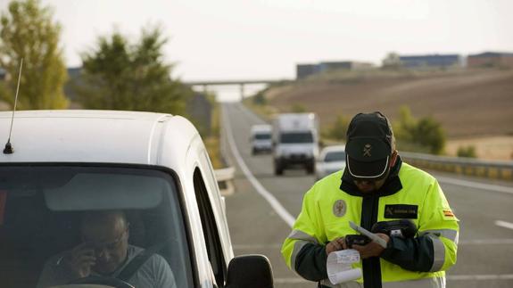 La DGT controlará el estado de 5.000 vehículos en Extremadura esta semana