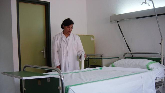 Satse denuncia que Extremadura perderá 200 camas hospitalarias este verano