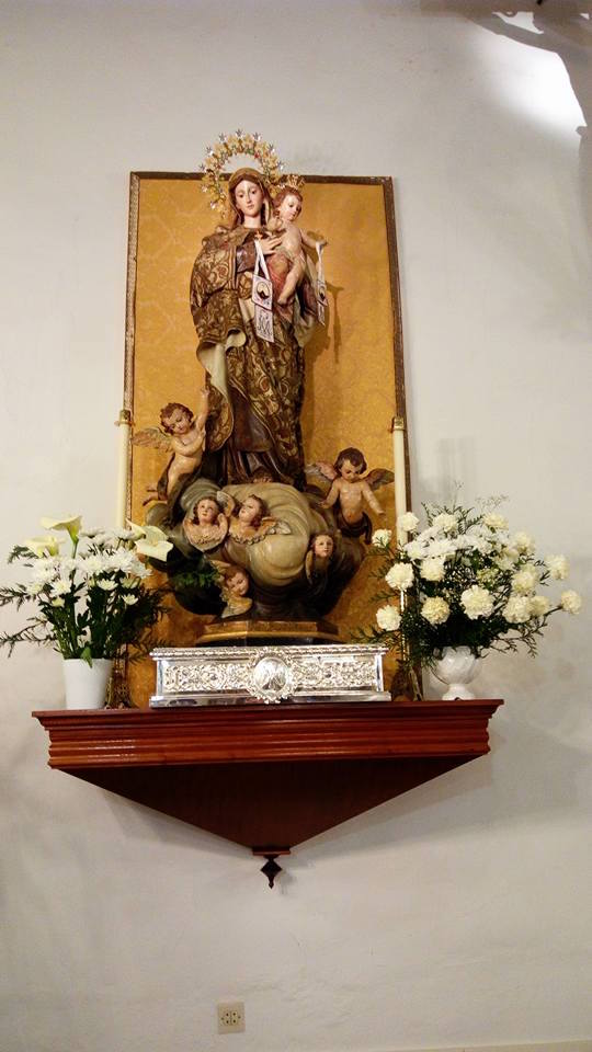 Ayer fue la presentación e imposición del escalupario a los niños y niñas nacidos en Villafranca desde las pasadas fiestas del Carmen