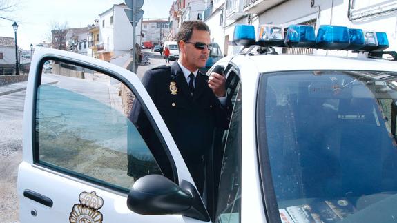 Detenidos 2 jóvenes que portaban 99 'bellotas' de hachís en Badajoz