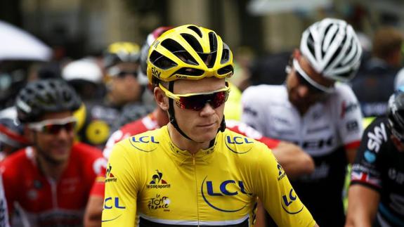 Froome golpea en un Tour de luto