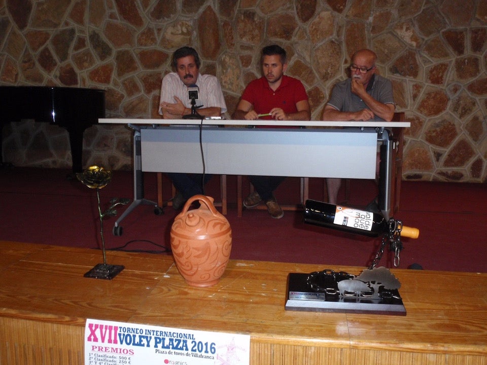 Todo preparado en la Plaza de Toros de Villafranca para el Torneo de Voley Plaza, puntuable para el Campeonato de España