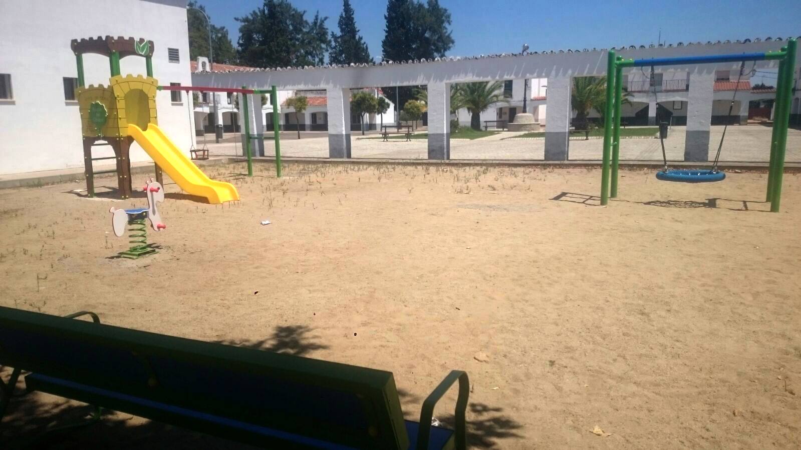 Instalan un parque infantil adaptado para niños con discapacidad en Rincón del Obispo