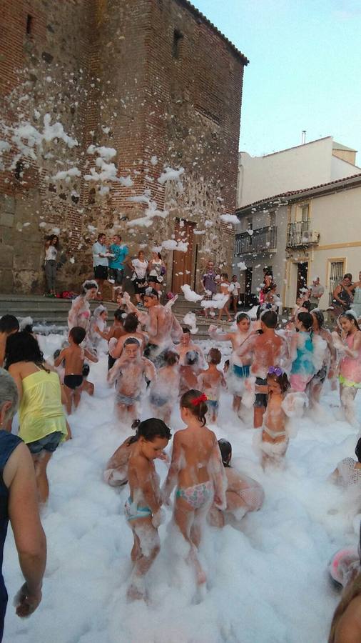 Decenas de niños y niñas disfrutaron de la fiesta multideportiva recreativa en la Plaza del Pueblo