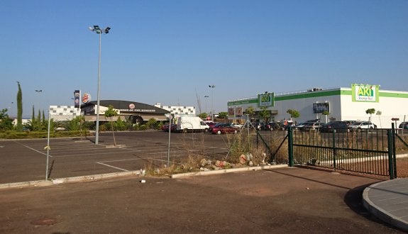 El pleno aprueba la unión de los dos parques comerciales