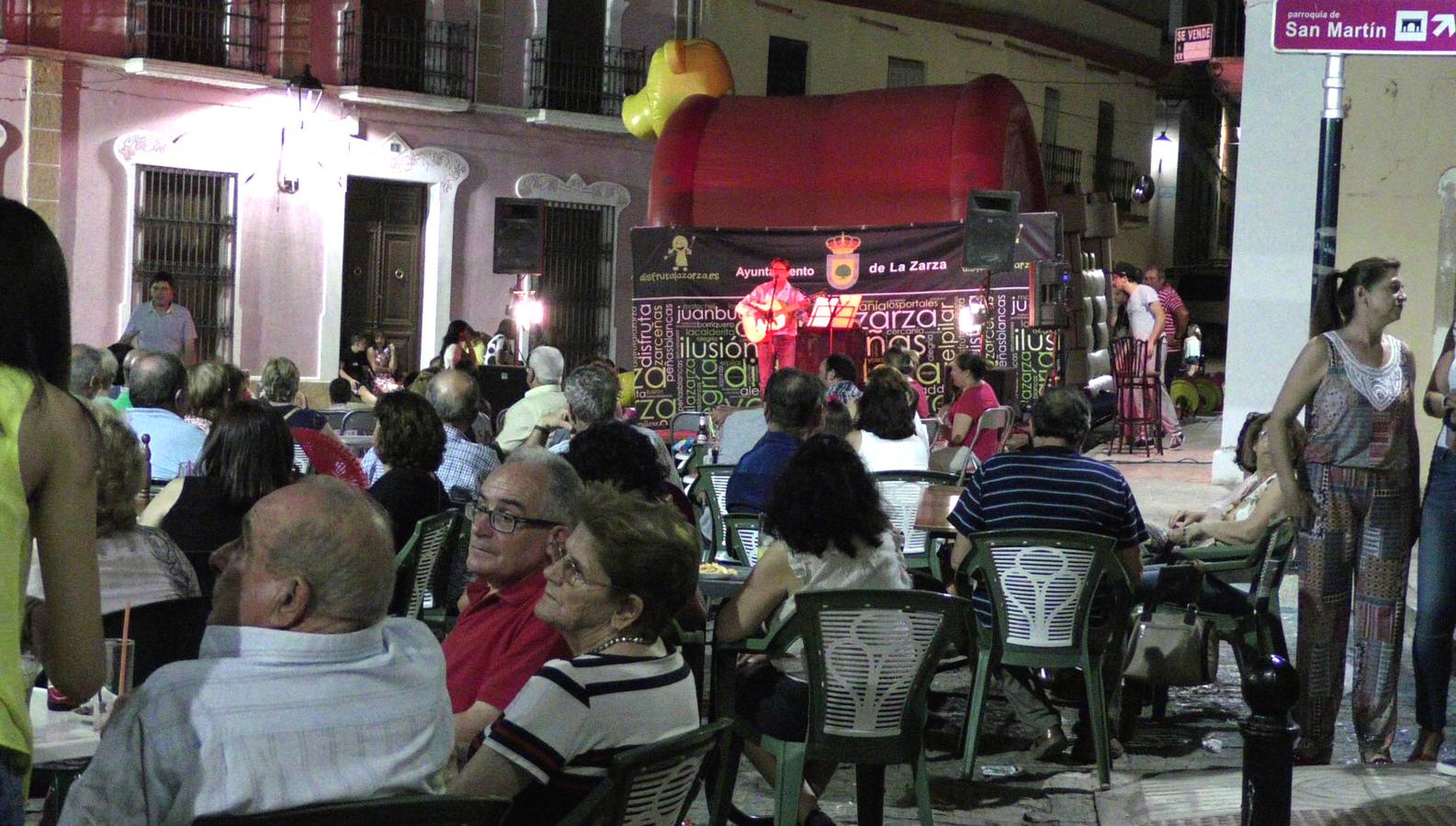 La plaza del Ayuntamiento acoge una nueva edición del programa 'Vive la Calle'