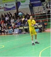 Hugo Garza seguirá una temporada más en el Club Balonmano Villafranca