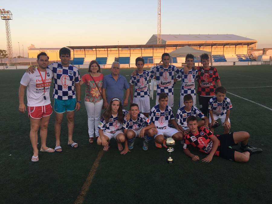 El Arroyo CP fue el ganador del IV Torneo de Fútbol 7 Infantil De Arroyo De La Luz