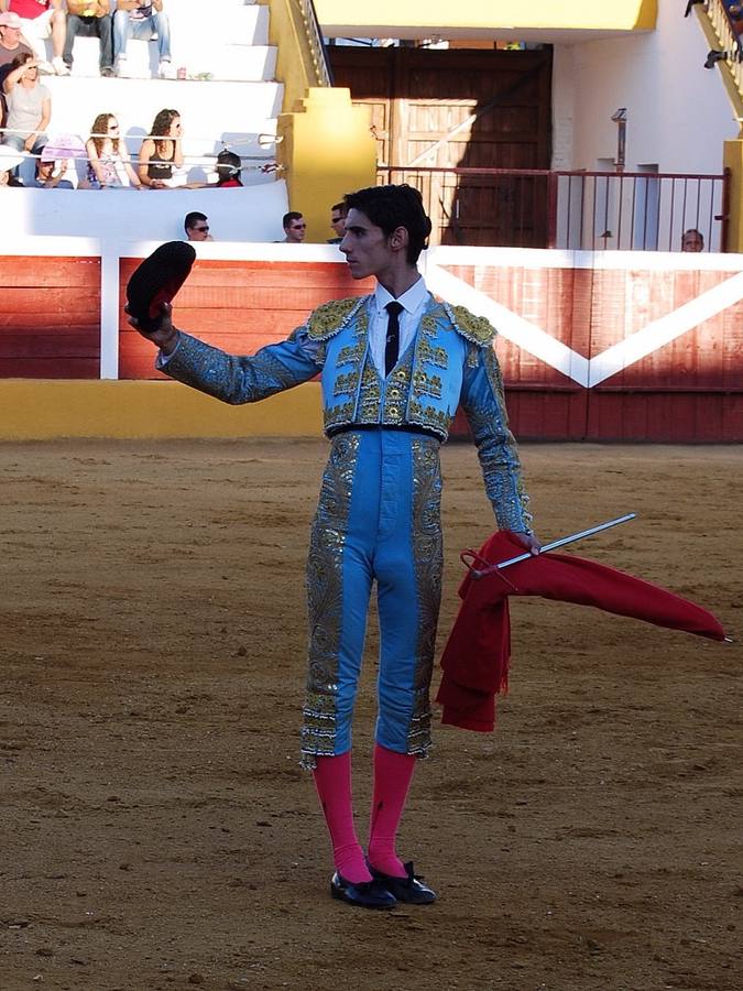 La Asociación Cultural Taurina “Media Verónica” homenajea al torero Victor Barrio con una placa conmemorativa en la Plaza de Toros de la localidad