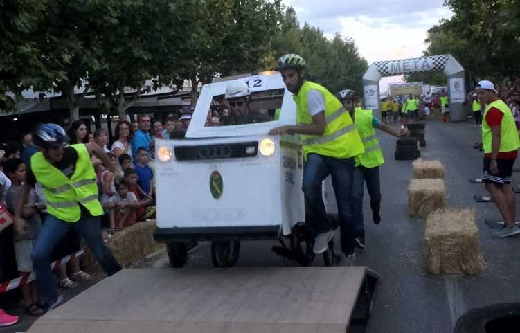 Animan a realizar originales autos locos para el trofeo del 30 de agosto