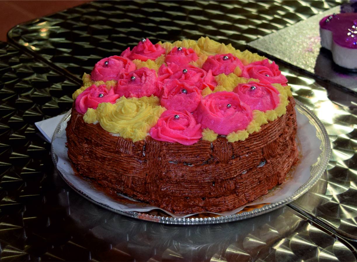 Antonia Belén Cano se lleva el primer premio en el concurso de repostería