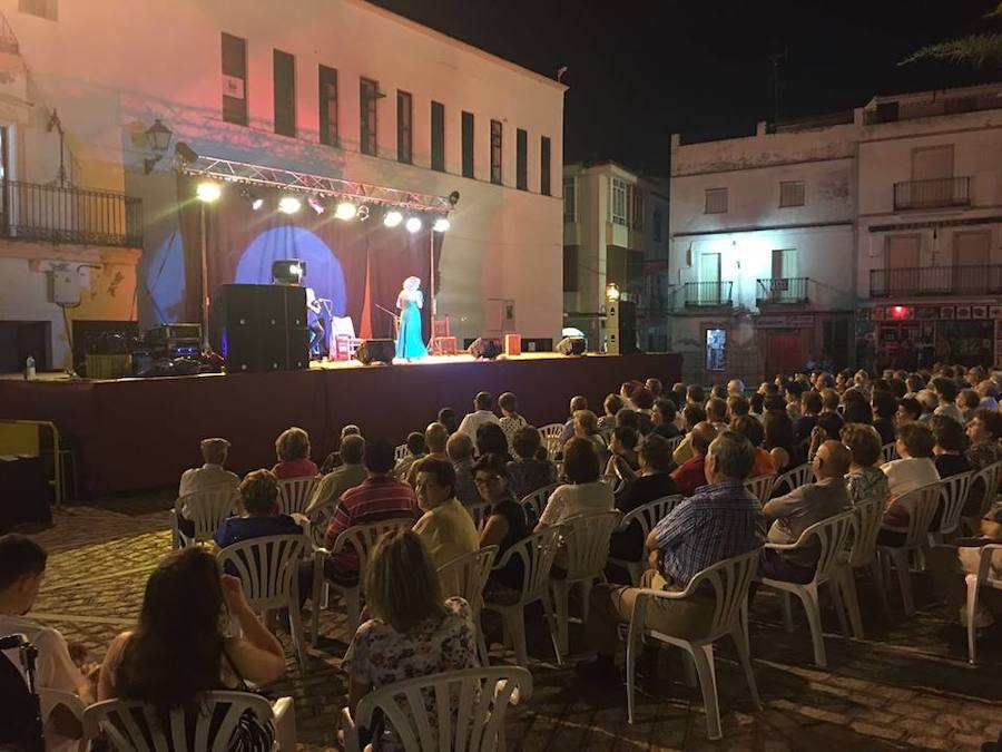 Pilar Boyero deslumbra en la noche arroyana
