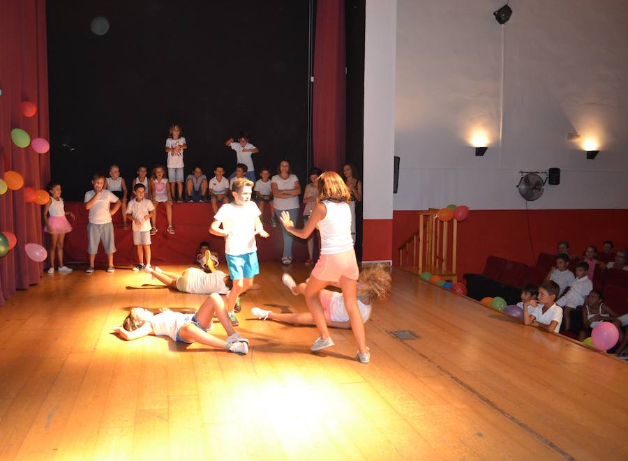 La escuela de verano celebra su clausura con el festival de despedida