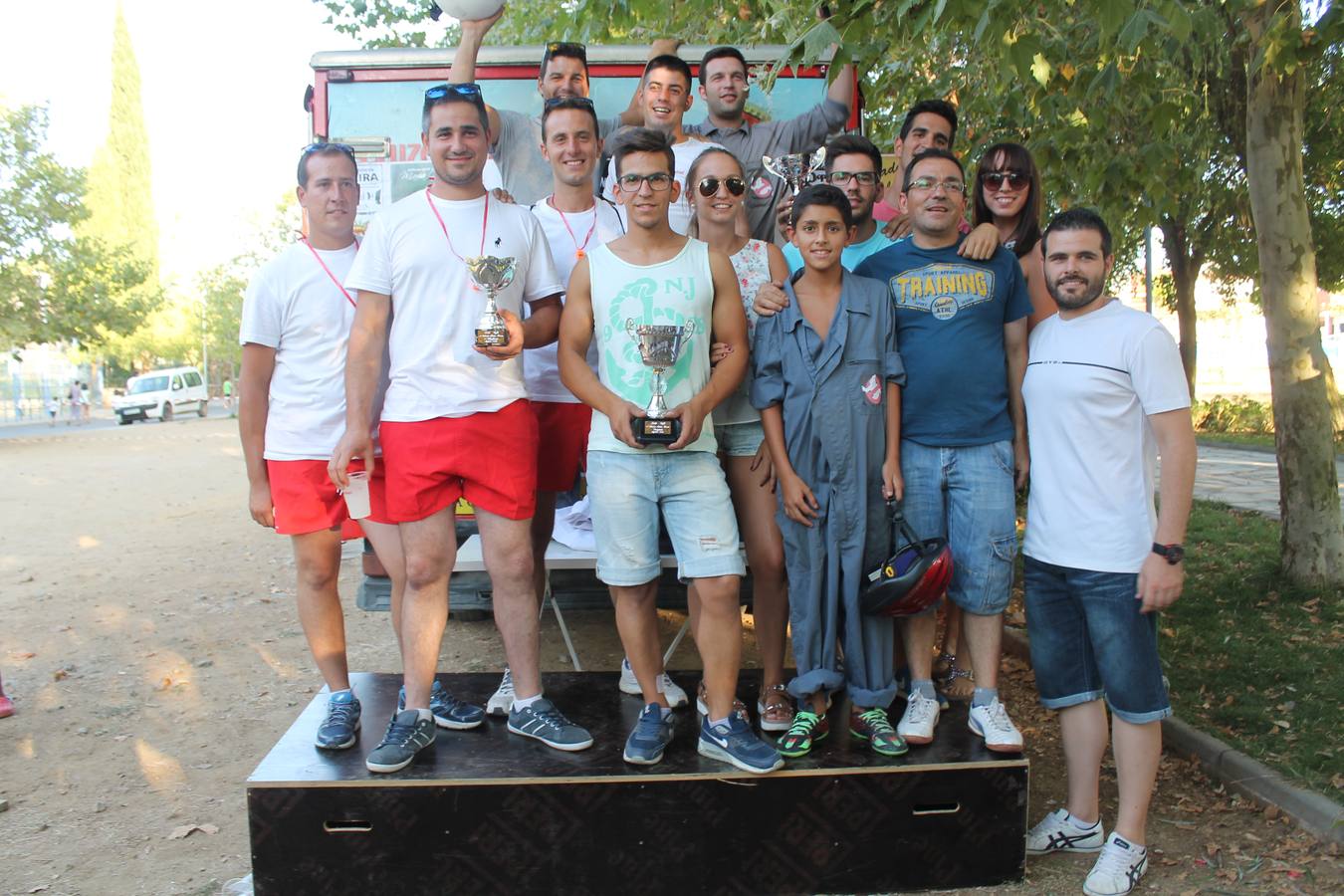 ‘La Mariquita’ esparragalejana se proclama vencedora de la 'III Carrera de Autos Locos en Monesterio'
