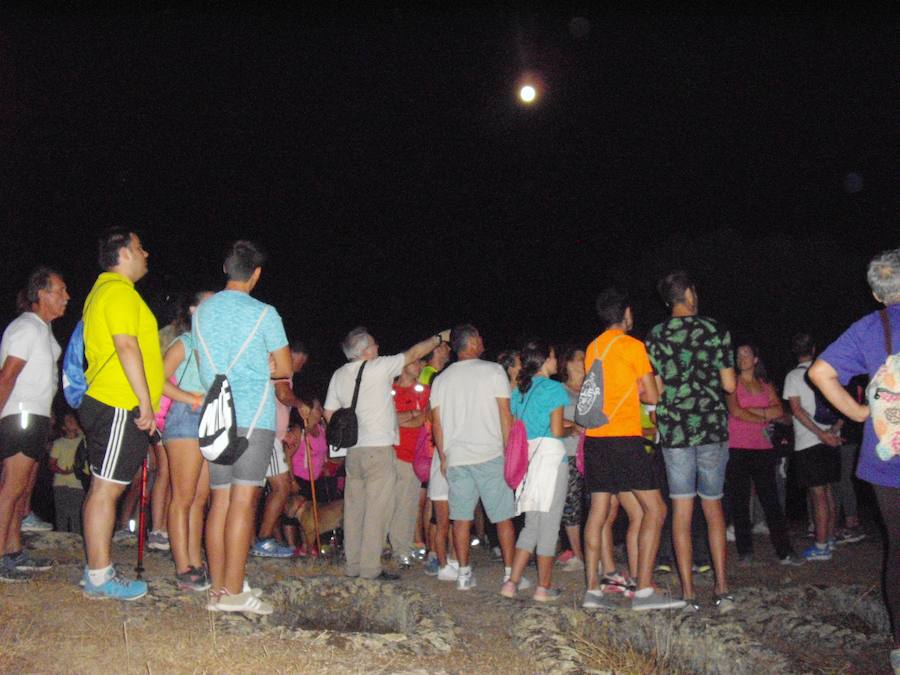 Un centenar de personas visitaron ‘Paisajes nocturnos a la luz de la luna’