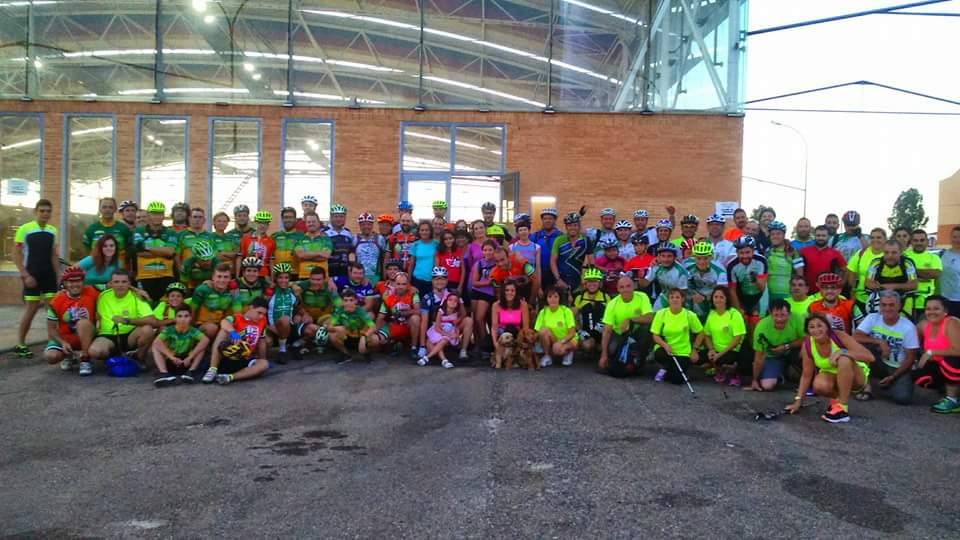 Más de 70 ciclistas en la quedada nocturna de Los Zorros de la Serena